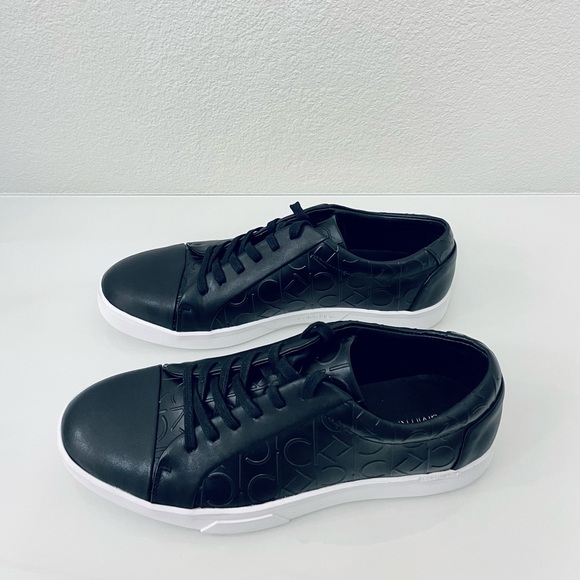 Calvin Klein Men’s black CK monogram embossed leather sneaker Size 9 like new - Picture 5 of 9